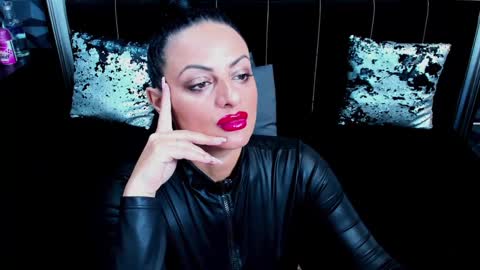 Selene online show from 12/22/24, 08:38