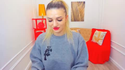 selenaemoore online show from 02/15/26, 07:21