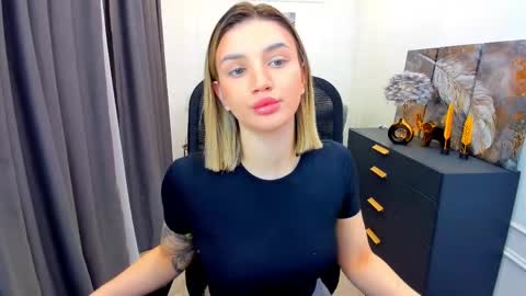 selenaemoore online show from 03/25/26, 03:45