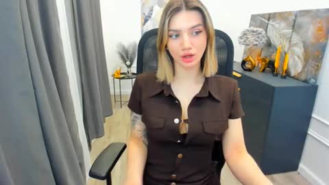 selenaemoore online show from 03/28/26, 03:39