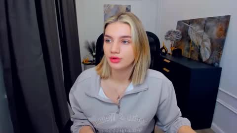 selenaemoore online show from 04/21/26, 03:46