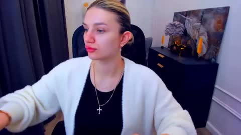 selenaemoore online show from 05/12/26, 03:47