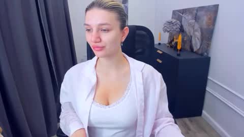 selenaemoore online show from 05/23/26, 03:45