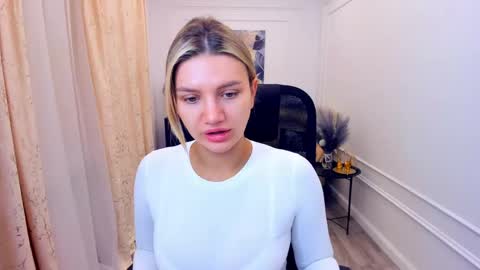 selenaemoore online show from 06/05/26, 03:46