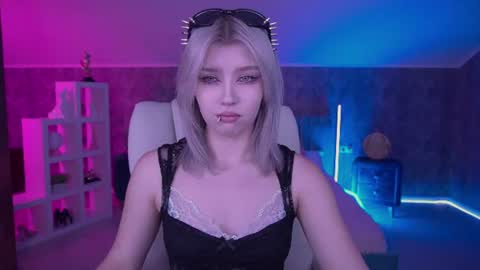 selenairis online show from 06/26/26, 07:35