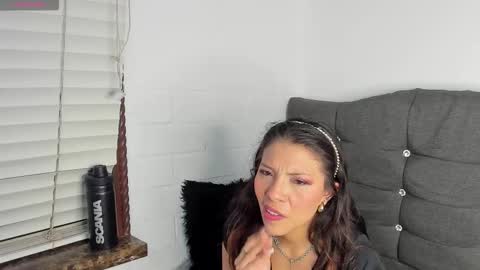 Snapshot of selenakyle92_ chatting on 11/26/25, 10:11 Selena online show from 11/26/25, 10:11