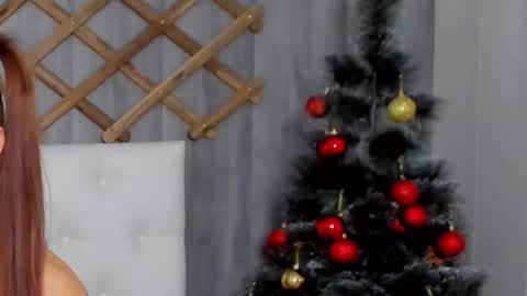 Snapshot of selenarousey chatting on 12/19/24, 12:01 Selena online show from 12/19/24, 12:01