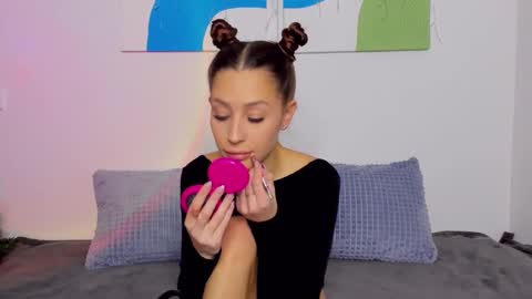 Snapshot of selenarousey chatting on 01/11/25, 10:29 Selena online show from 01/11/25, 10:29