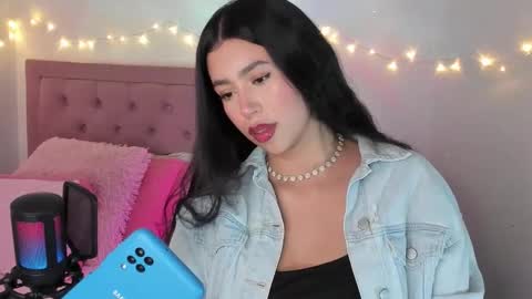 Snapshot of selene_e chatting on 12/17/25, 09:10 Karol. online show from 12/17/25, 09:10