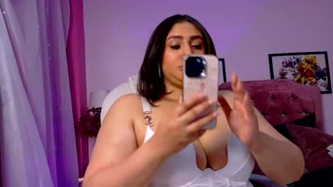 Selenee online show from 05/28/26, 11:29
