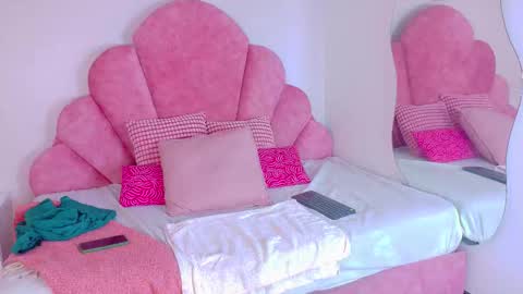 SELENE GIBSON online show from 02/06/26, 07:50