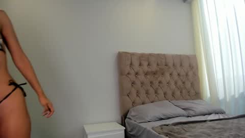 Snapshot of selenemakris chatting on 09/10/25, 01:00 Selene online show from 09/10/25, 01:00