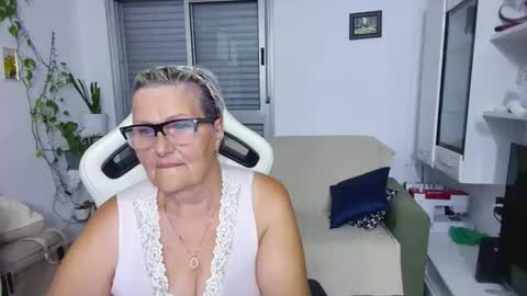 Selenna online show from 06/01/26, 05:47