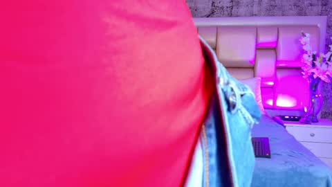 Selenna Cooper online show from 03/26/26, 12:00