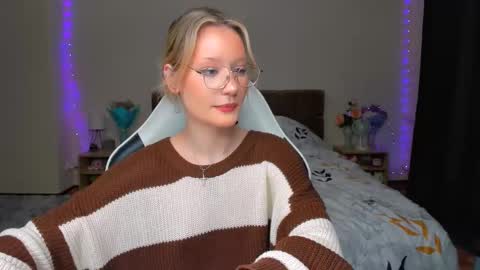 Snapshot of selfharm777 chatting on 09/20/25, 08:10 Simon and Alice online show from 09/20/25, 08:10