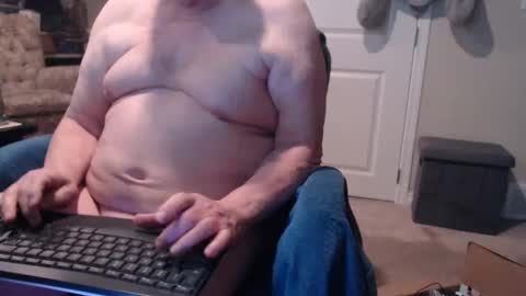 Snapshot of selkie2s chatting on 02/09/25, 06:37 selkie2s online show from 02/09/25, 06:37