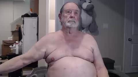 Snapshot of selkie2s chatting on 10/14/25, 05:41 selkie2s online show from 10/14/25, 05:41