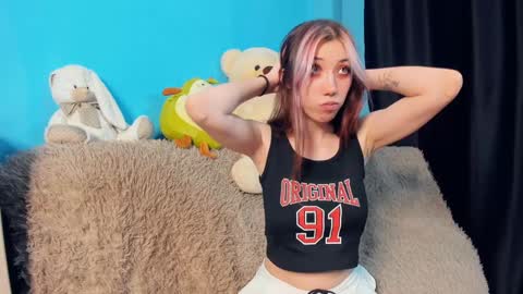 Snapshot of sell0n chatting on 12/24/24, 06:44 Mindy online show from 12/24/24, 06:44