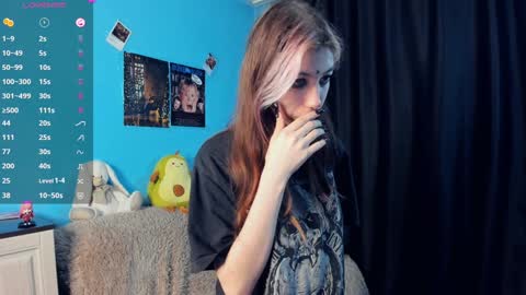 Snapshot of sell0n chatting on 12/30/24, 01:37 Mindy online show from 12/30/24, 01:37