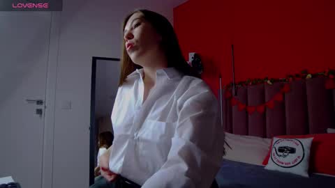 Nicole online show from 02/06/25, 01:38