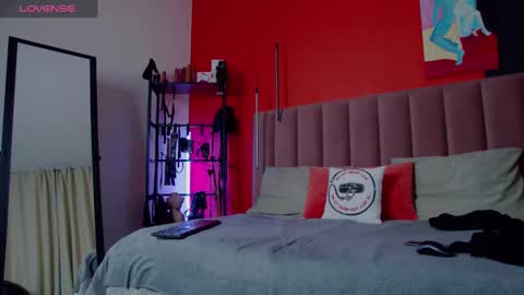 Nicole online show from 02/25/25, 01:52