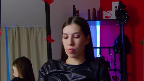 Nicole online show from 02/03/26, 06:22