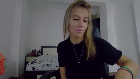 Snapshot of sellena_angel chatting on 10/15/25, 11:54 sellena_angel online show from 10/15/25, 11:54