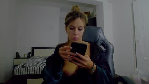 Snapshot of sellena_angel chatting on 11/19/25, 09:48 sellena_angel online show from 11/19/25, 09:48