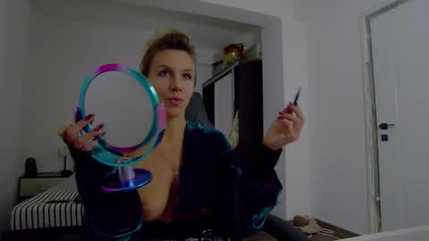 Snapshot of sellena_angel chatting on 11/29/25, 10:51 sellena_angel online show from 11/29/25, 10:51