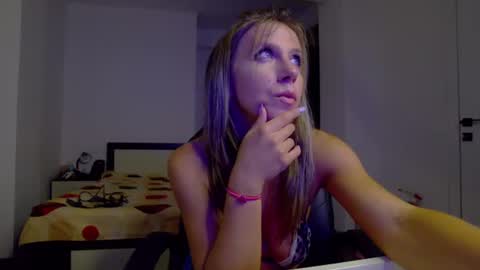 Snapshot of sellena_angel chatting on 07/10/26, 07:27 sellena_angel online show from 07/10/26, 07:27