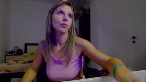 Snapshot of sellena_angel chatting on 07/25/26, 04:59 sellena_angel online show from 07/25/26, 04:59