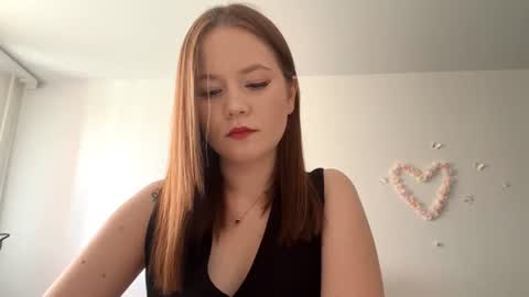 Lily online show from 06/19/26, 03:11