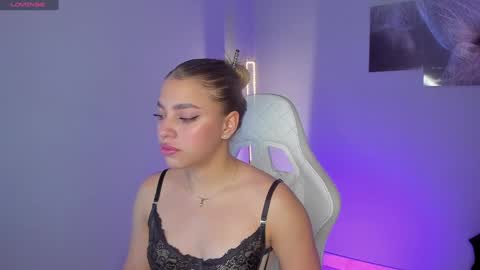 Snapshot of selyn_ chatting on 12/04/24, 02:04 Selyn online show from 12/04/24, 02:04