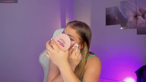 Snapshot of selyn_ chatting on 12/05/24, 12:22 Selyn online show from 12/05/24, 12:22