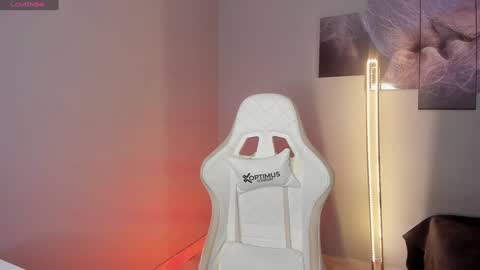 Snapshot of selyn_ chatting on 12/05/24, 03:28 Selyn online show from 12/05/24, 03:28