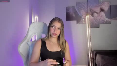 Snapshot of selyn_ chatting on 12/14/24, 12:33 Selyn online show from 12/14/24, 12:33