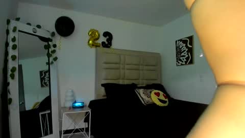 Snapshot of selyn_ chatting on 10/16/25, 12:06 Selyn online show from 10/16/25, 12:06