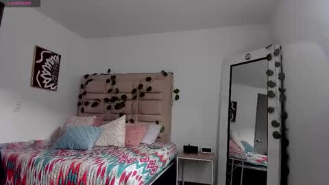 Snapshot of selyn_ chatting on 10/25/25, 09:09 Selyn online show from 10/25/25, 09:09