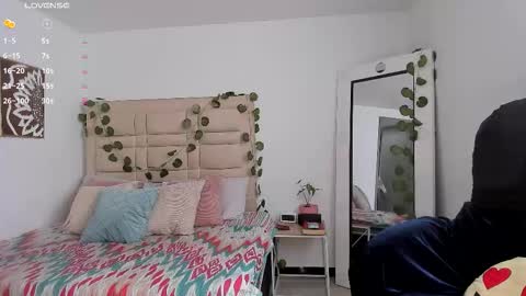 Snapshot of selyn_ chatting on 11/15/25, 04:03 Selyn online show from 11/15/25, 04:03