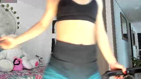 Snapshot of selyn_ chatting on 06/11/26, 11:08 Selyn online show from 06/11/26, 11:08