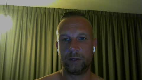 Snapshot of sence08 chatting on 06/13/26, 08:18 sence08 online show from 06/13/26, 08:18