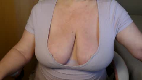 Snapshot of sensual_cris chatting on 05/25/26, 08:09 CRIS online show from 05/25/26, 08:09
