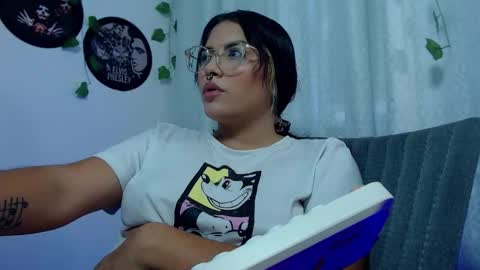 Snapshot of sensual_flame chatting on 11/20/25, 08:41 Camille and sophie online show from 11/20/25, 08:41