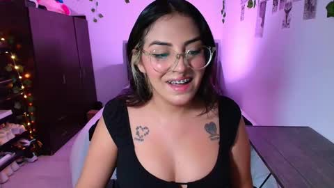 Snapshot of sensual_flame chatting on 12/15/25, 12:15 Camille and sophie online show from 12/15/25, 12:15