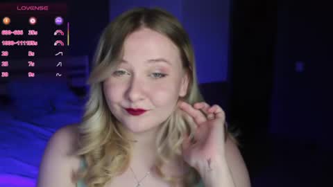 Snapshot of sensual_girrrl chatting on 07/09/26, 12:26 Ilona online show from 07/09/26, 12:26