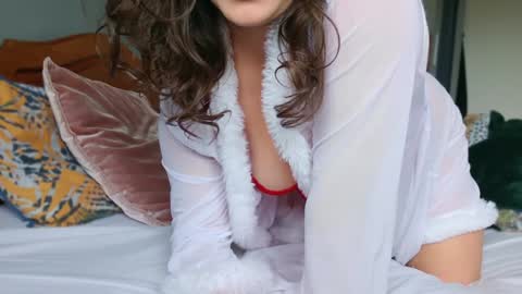 Snapshot of sensual_jassmine chatting on 12/24/24, 11:38 Jasmine online show from 12/24/24, 11:38