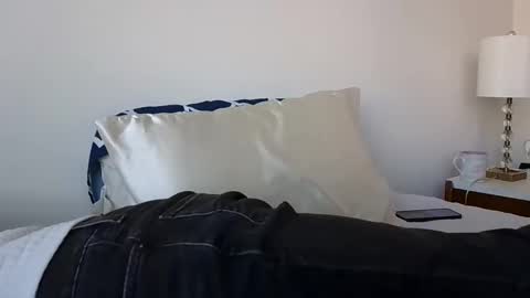 Snapshot of sensualalien chatting on 02/19/25, 08:41 Cam online show from 02/19/25, 08:41