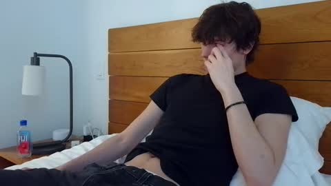 Snapshot of sensualalien chatting on 02/25/25, 07:25 Cam online show from 02/25/25, 07:25