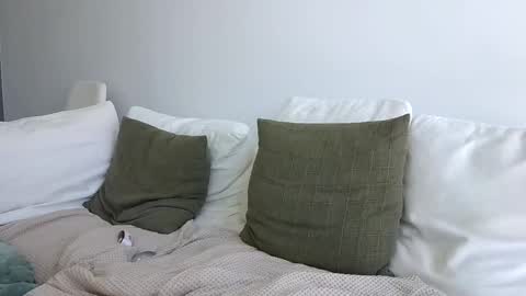 Snapshot of sensualalien chatting on 09/30/25, 06:24 Cam online show from 09/30/25, 06:24