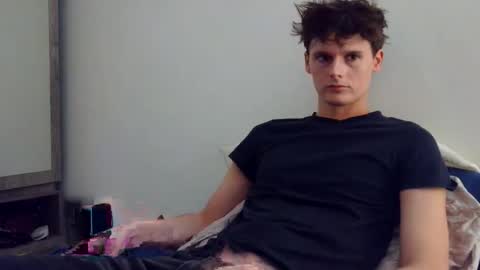 Snapshot of sensualalien chatting on 04/17/26, 01:19 Cam online show from 04/17/26, 01:19